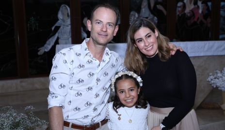  José Eduardo Coulon y Andrea Fernández con Mariel Martínez.