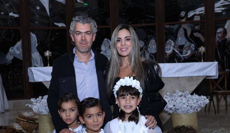  Manolo Ruiz, Elizabeth Berrones, Diego Ruiz, José Manuel Ruiz y Patricio Ruiz con Renata.