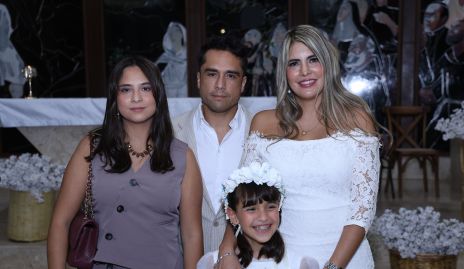   Mare Cordero, Ricardo Cordero, Mariana Berrones y Renata Cordero.