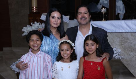  Mariana Meade, Miguel Martínez, Miguel, Mariel y Annia Martínez.