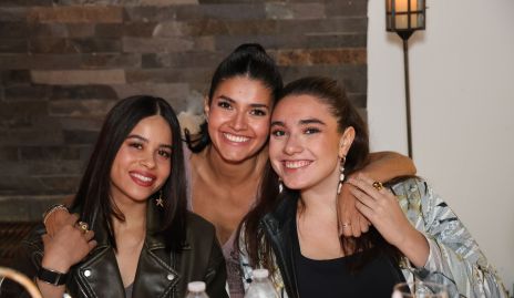  Adriana Ortiz, Ana Sofía Santoyo y Diana Córdova.