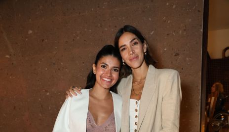  Ana Sofía y Elsa Santoyo.