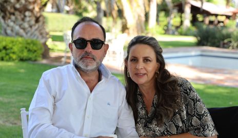  Eduardo Zepeda y Érika Rodríguez, papás del novio.