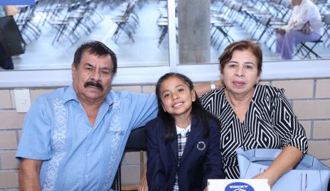  Pedro Antonio Calvillo, Sofía Montserrat y Leticia Rodríguez.