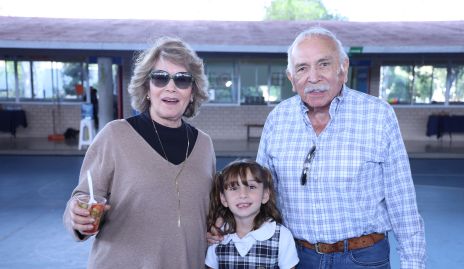  Clarissa, Maura Castañeda y Guillermo Castañeda.