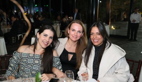  Magdalena Zúñiga, Elena y Sara.