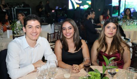  Guillermo, Melissa y Paola Ruiz.