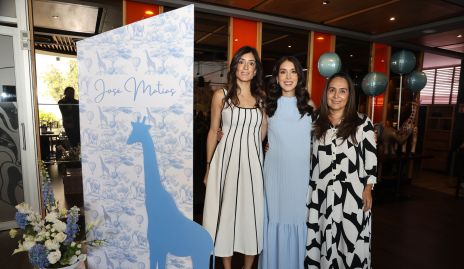 Fernanda Torres, Mari Tere Torres y Cristina Torres.