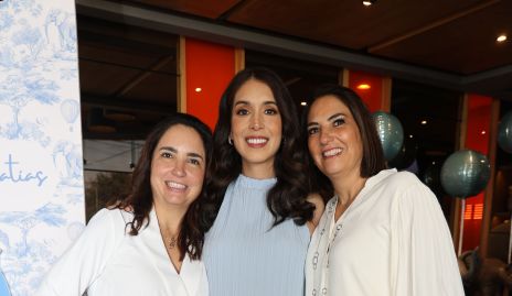  Cinthia Alcalde, Mari Tere Torres y Beky Alcalde.