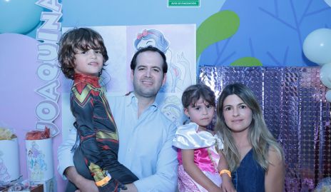  Santiago Martínez, Eduardo Martínez, Joaquina Martínez y Lucía Cabrera.