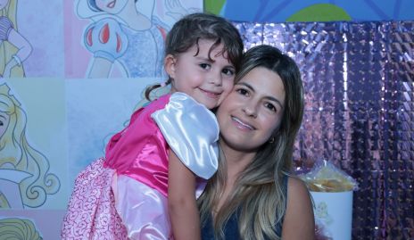  Joaquina Martínez y Lucía Cabrera.