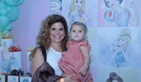  María José Díaz Dibildox y Mía Petersen.