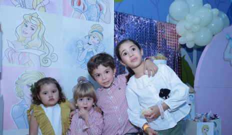  Los primos Alessa Cabrera, Jorge Meade, Virgilio Garza y Lucía Garza.