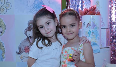  Camila y María José.