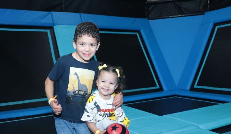  Disfrutando de los trampolines.