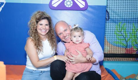  María José Dibildox, Jorge y Mía Petersen.
