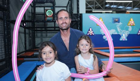  Remy Caffardo y sus dos hijas.