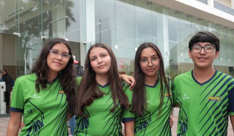  Melany Carmona, Nina Vinedo, Alondra Díaz y Esteban Santiago.