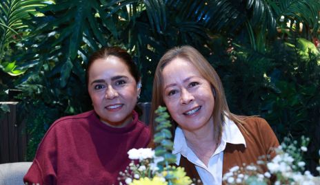  Laura Acosta y Gloria Acosta.