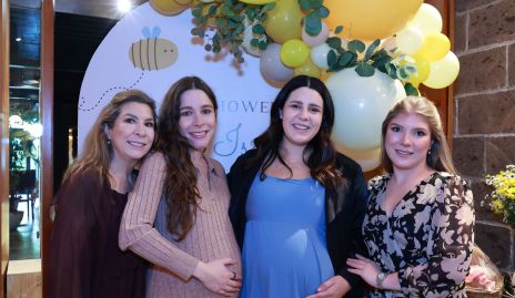  Lorena González, Lorena de la Parra, Marijó Raymond y Sofía de la Parra.