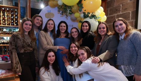  Marijó Raymond con sus amigas.