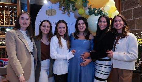  Marijó Raymond con sus amigas.