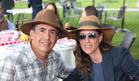  Arturo Hinojosa y Adriana Pedroza.