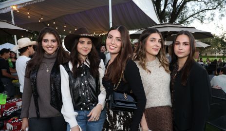  Verónica Magallanes, Valeria Urquiza, Julia Quigan, Sofía Estudillo y Camila Oloscosvki.