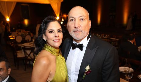  Elisabetta Morales y Humberto Morones, papá de la novia.