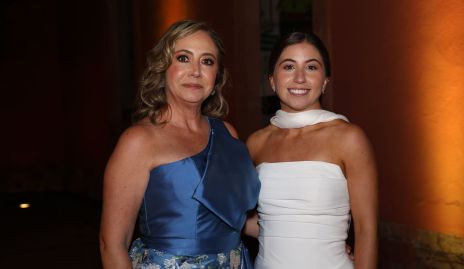  Cristina Guerra con su hija Regina Morones Guerra.