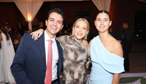  Santiago Pérez, Emilia García y Natalia González.