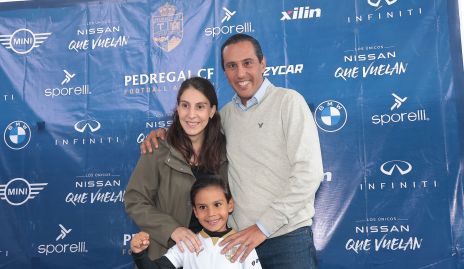  Ana Cecilia Castelo y Juan Pablo Ramírez con sus hijos Juan Pablo y Ana Paula.