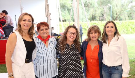 Integrantes de la Comisión de Sociales del Club Deportivo Potosino, encabezada por Ruth Martínez, organizadoras del Festival de la Paella.
