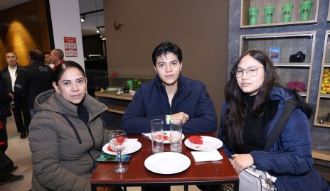  Xóchitl Martínez, Santiago Morado y Marlene Alejo.