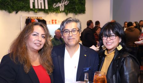  Elma Martínez, Manuel Barrientos y Luna Barrientos.