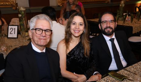  José Ramón Comas, Sofía Bernal y Andrew Comas.