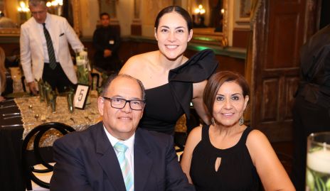  Taurino Galván, Hilda Galván y Marisol Galván.