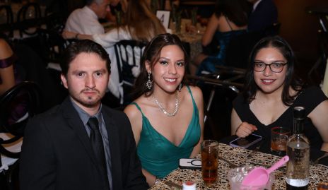  Jorge Castillo, Alexa Hernández y Natalia García.