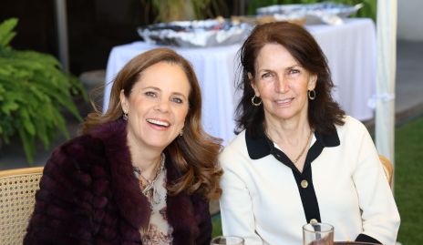  Patricia Fernández y Claudia Canales.