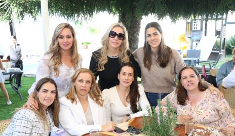  Primas Torres, María, Moni, Paty, Maripera, Mariana, Pituca y Pili.