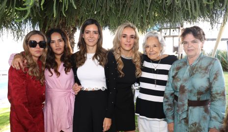  Tías y primas Labastida, Marcela Torres, Ana Paula Valdés, Gaby Labastida, Mónica Torres, Victoria Labastida y Pilar Labastida.