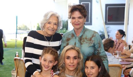  Victoria Labastida, Pilar Labastida, María Inés Zamanillo, Mónica Torres y Alexa Zapata.