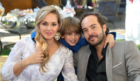  María Torres y Santiago Zamanillo con su hijo Santiago.