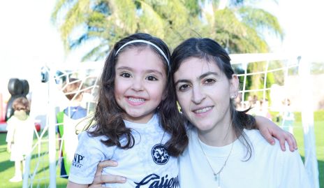  Cayetana Azcárate y Patricia Gómez.