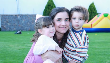  Eugenia Musa con sus hijos Eugenia y Fernando Abud.