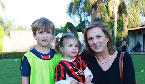  Alejandro Abud, Lorenza Abud con su abuela Catherine Barret.