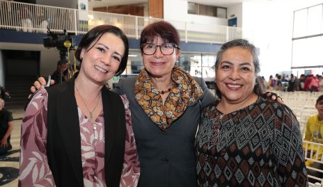  Diana Ochoa, Cristina Cifuentes y Verónica Mendoza.