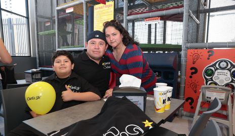  Ángel Uriel, Daniel y Martha Elena Ávila.