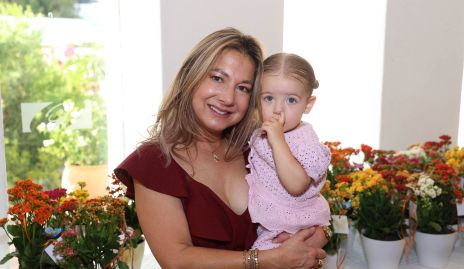  Yolanda Puga  con su nieta Victoria Chávez.