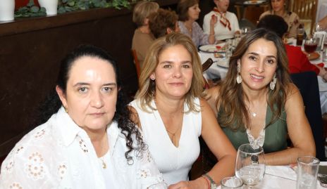  Cecilia Hernández, Marcela Benavente y Liz Stevens.